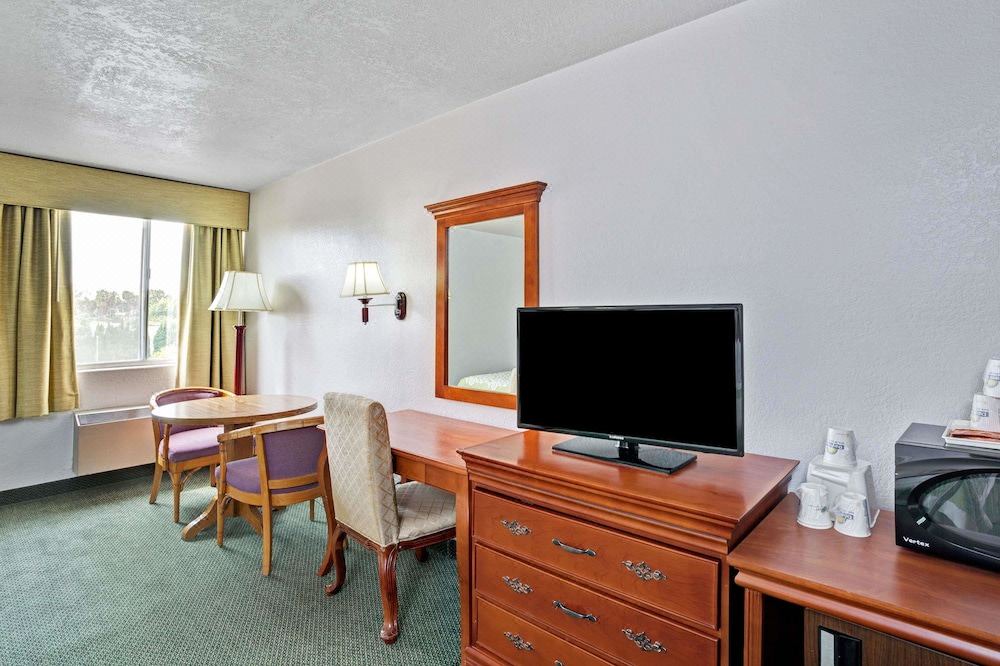 Photo of Livingroom in Fullerton