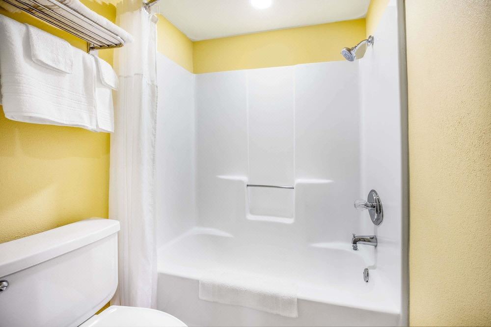 Photo of Bathroom in Banning