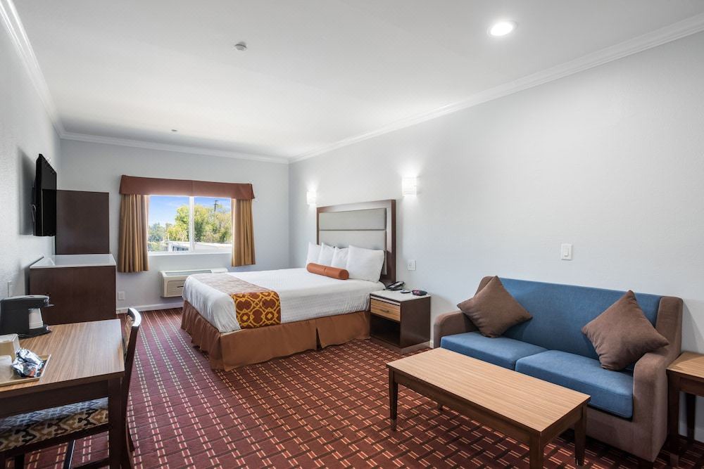 Photo of Livingroom in Lamanda Park