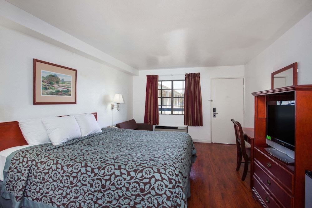 Photo of Bedroom in Orange