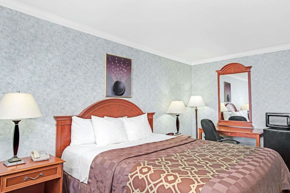 Photo of Bedroom in Lawndale