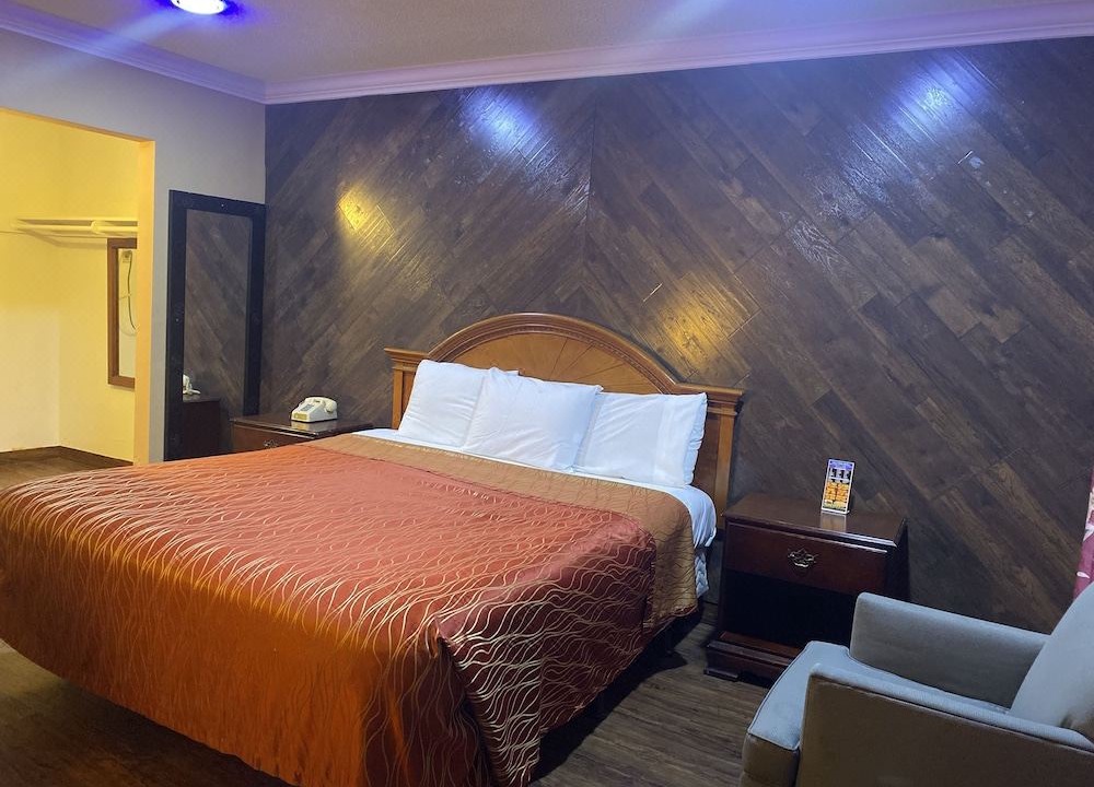 Photo of Bedroom in Orange