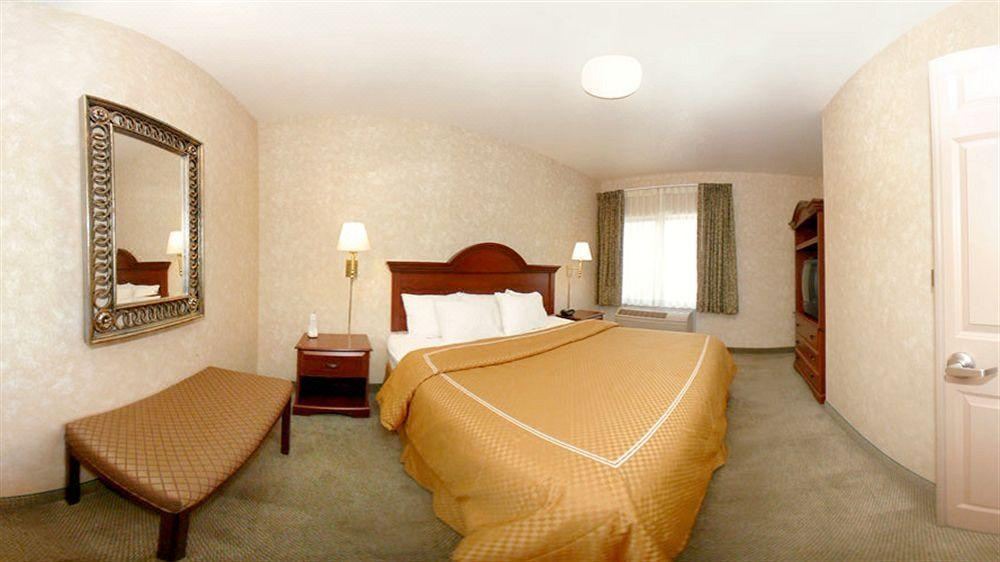 Photo of Bedroom in Lake Forest
