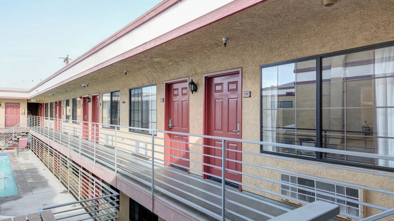 Photo of Buildings in East Manhattan Beach