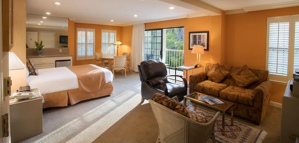 Photo of Livingroom in Saratoga
