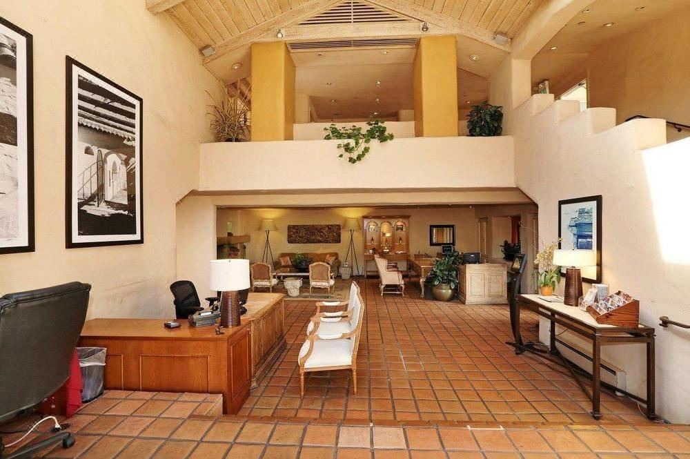 Photo of Livingroom in Old Monterey
