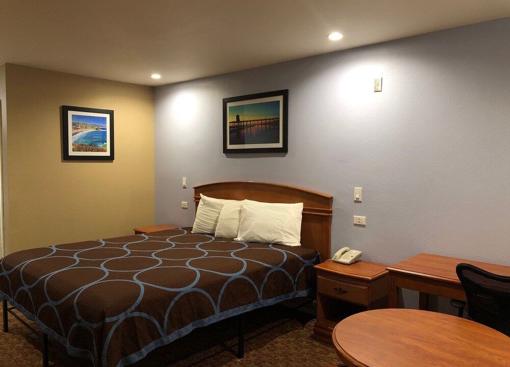 Photo of Bedroom in Orange