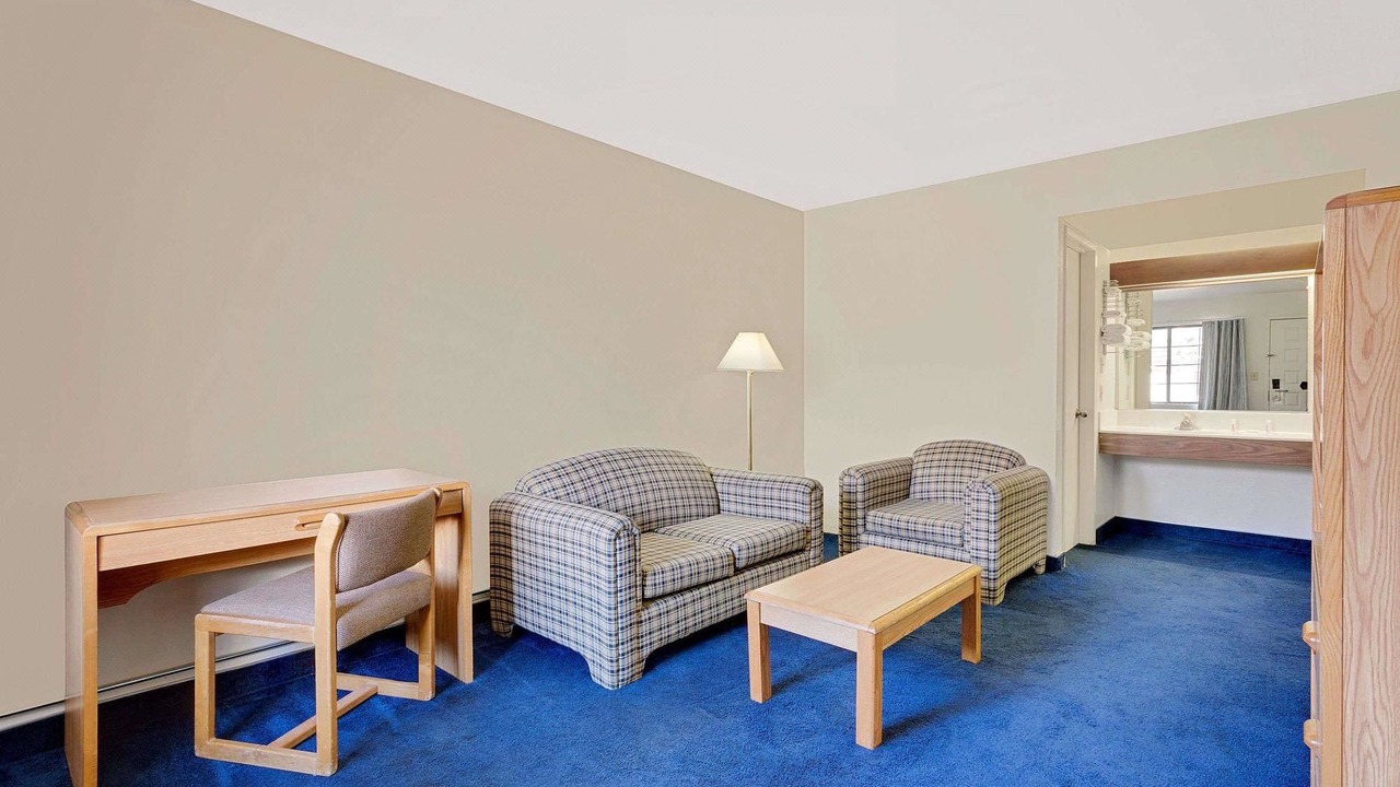Photo of Livingroom in Needles