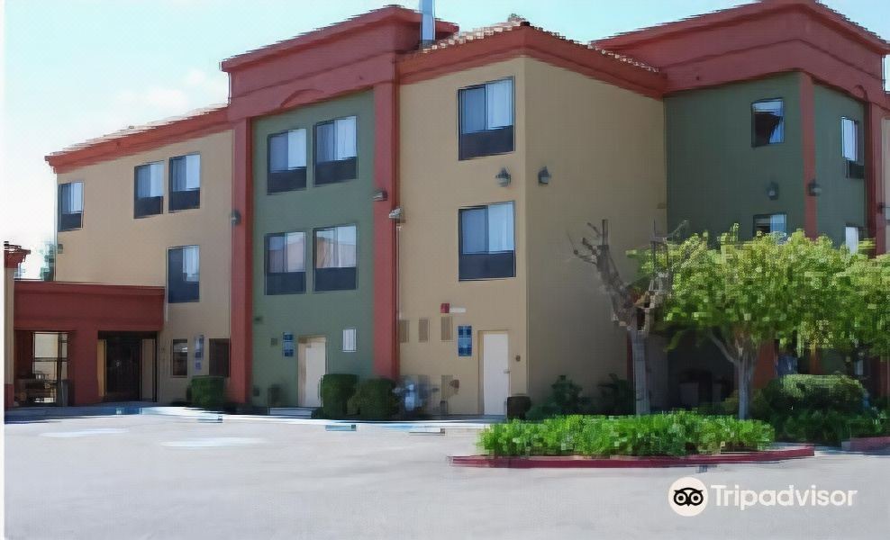 Photo of Buildings in Raisin