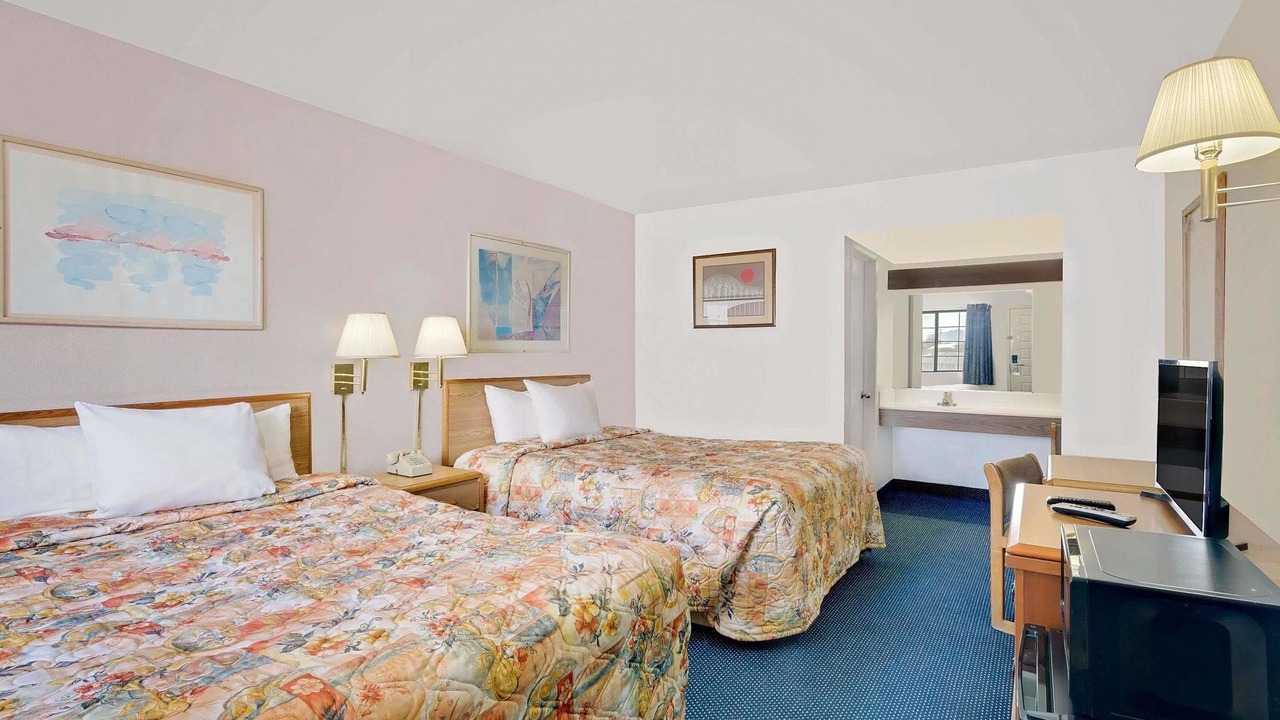 Photo of Bedroom in Needles