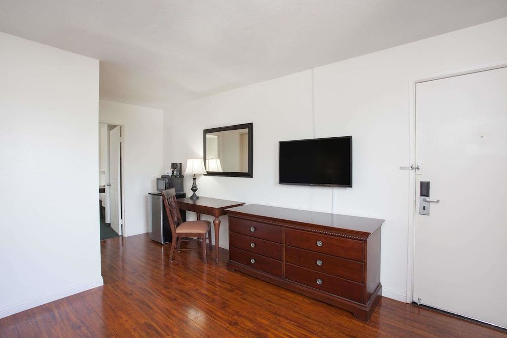 Photo of Livingroom in Orange