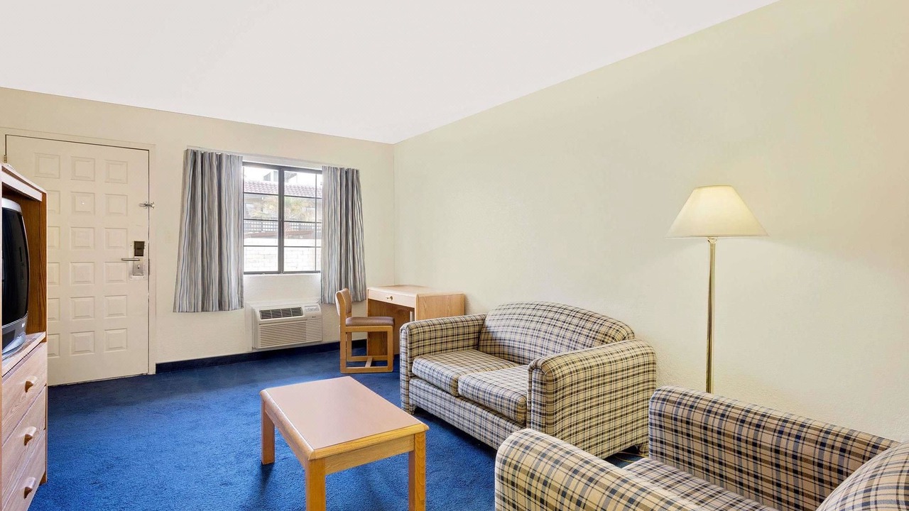 Photo of Livingroom in Needles