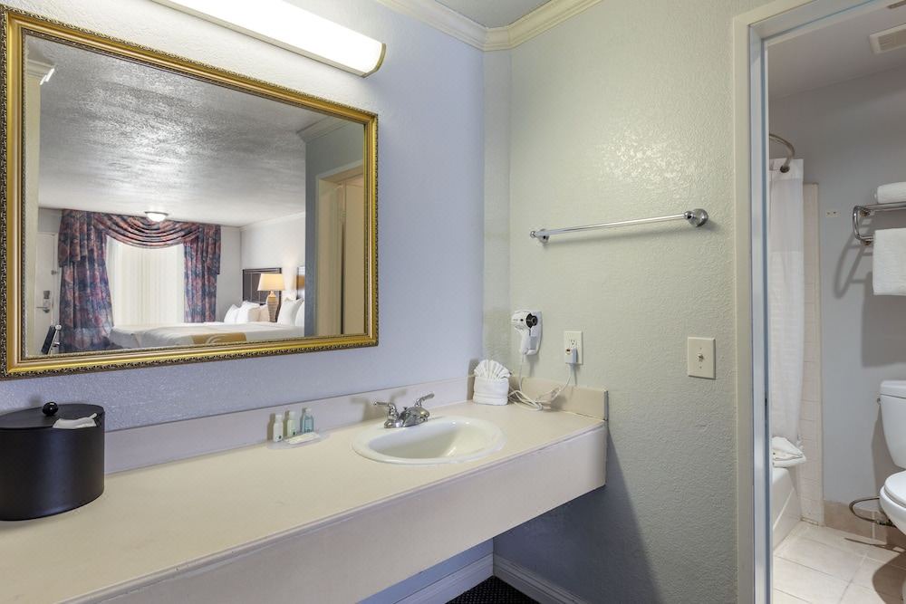 Photo of Bathroom in Northwest Anaheim