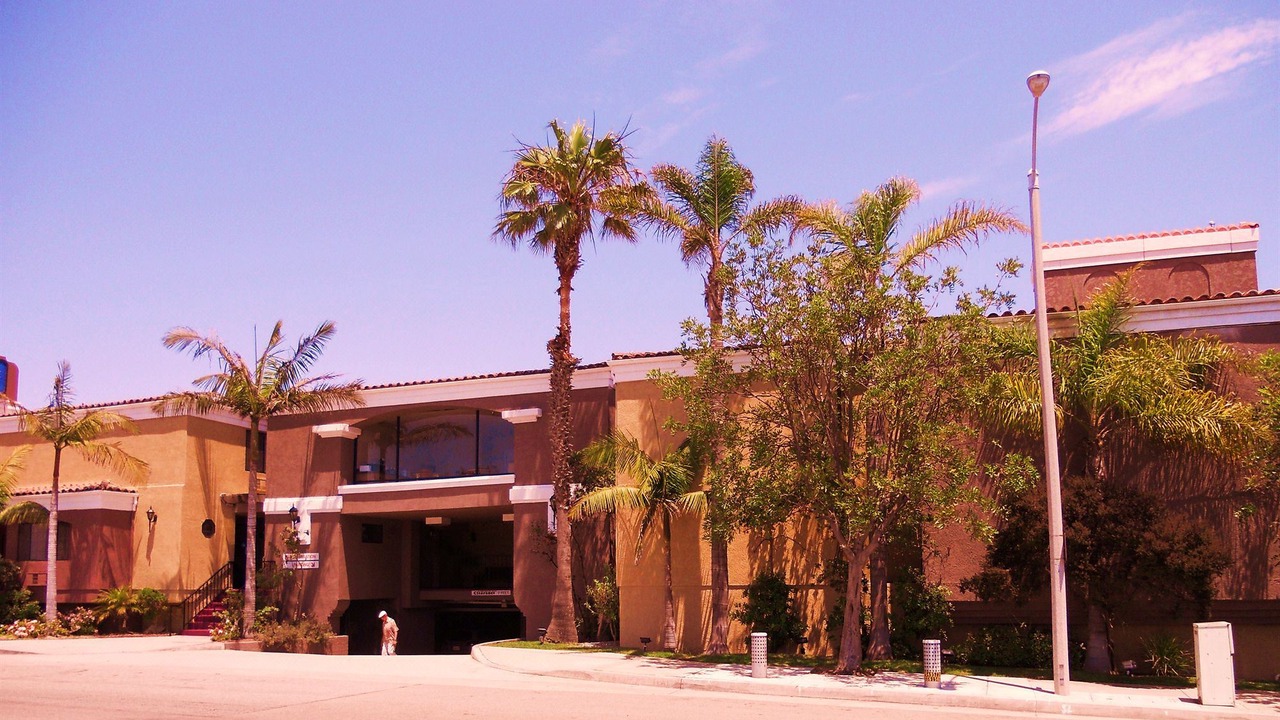 Photo of Buildings in East Manhattan Beach