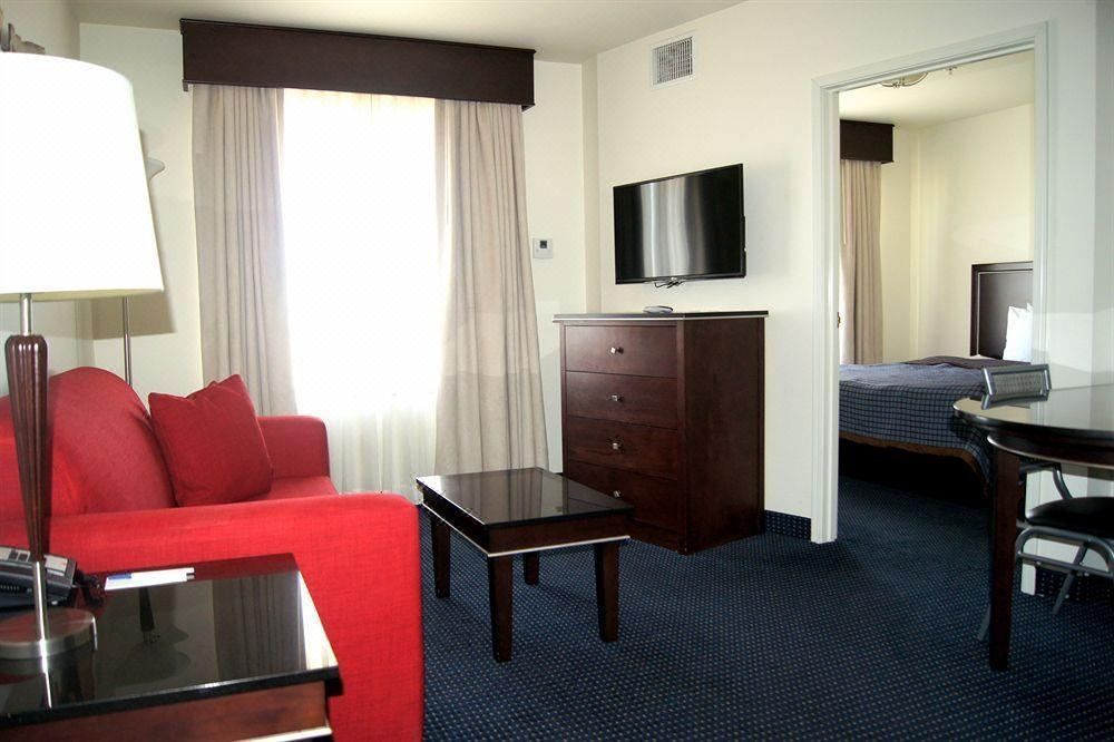Photo of Livingroom in Victorville