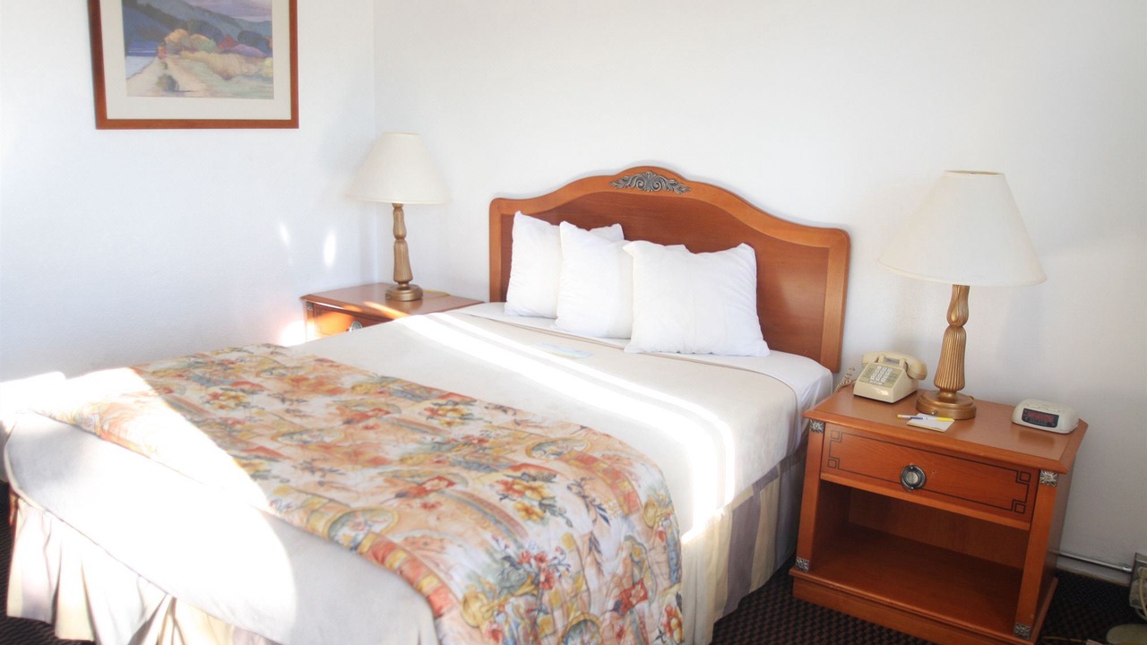 Photo of Bedroom in Needles