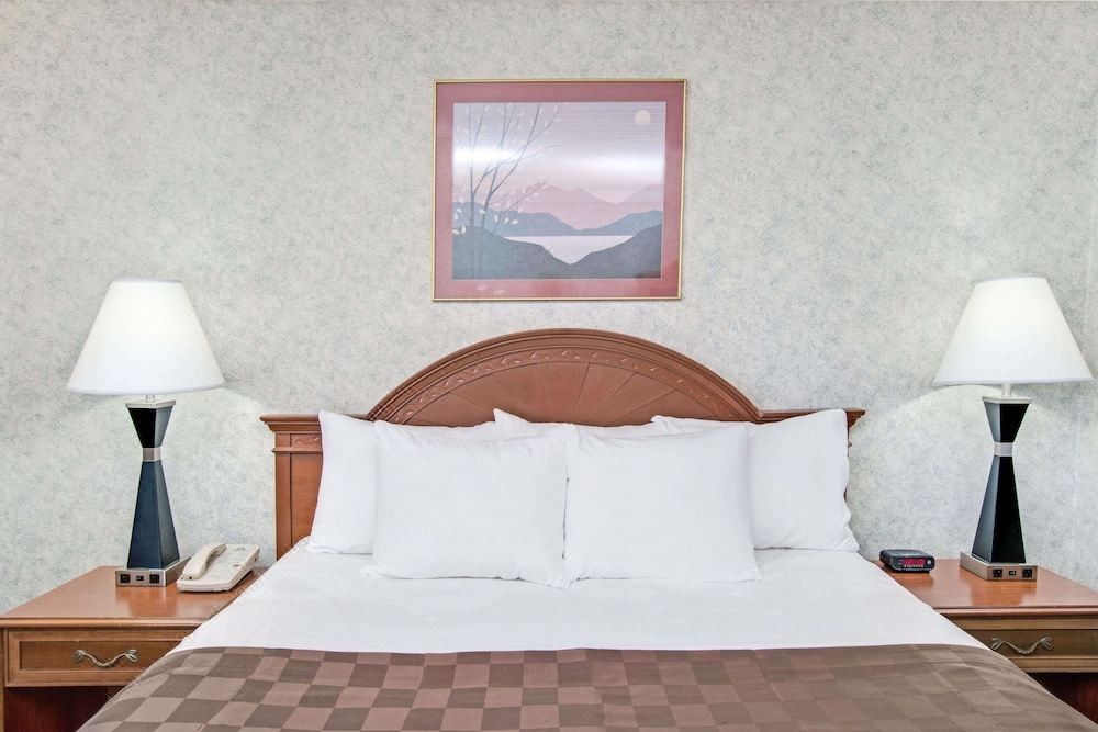 Photo of Bedroom in Lawndale