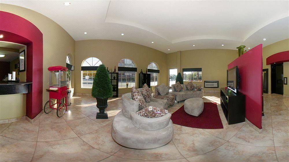 Photo of Livingroom in Wilshire
