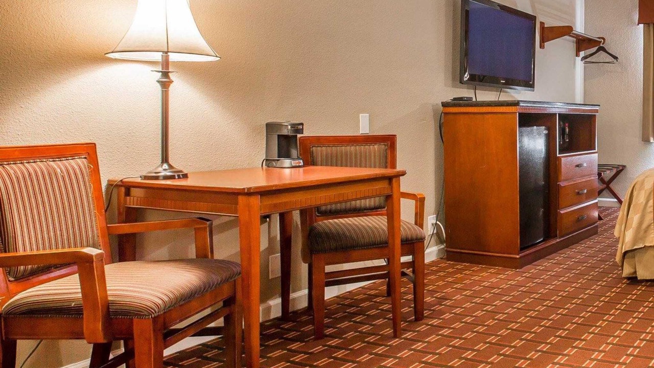 Photo of Livingroom in Lamanda Park
