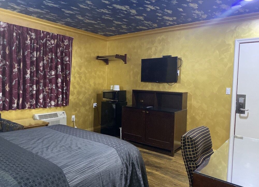 Photo of Bedroom in Orange