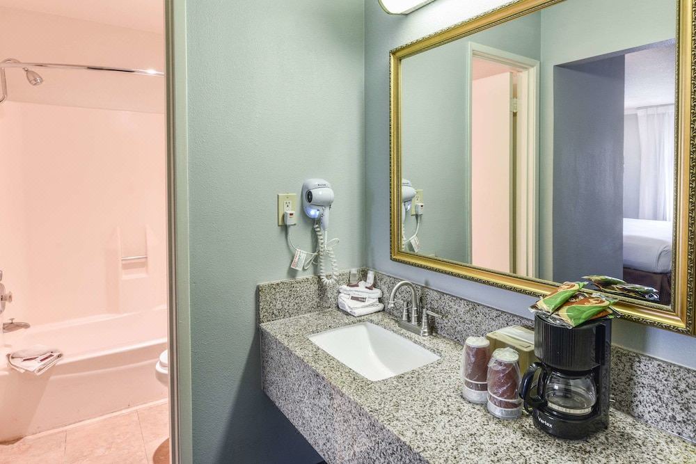 Photo of Bathroom in Northwest Anaheim