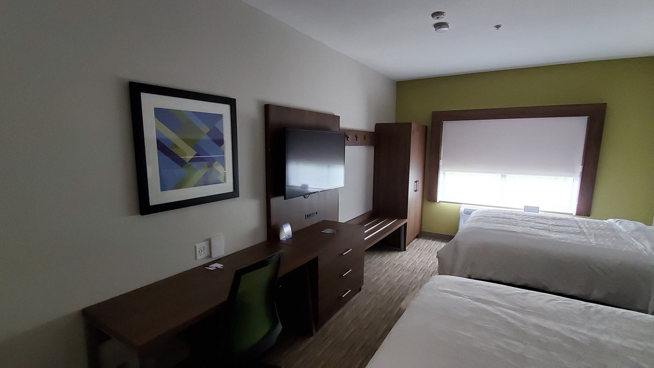 Photo of Bedroom in Lake Forest