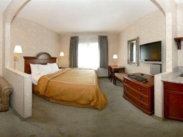 Photo of Bedroom in Lake Forest