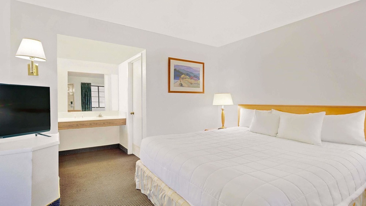 Photo of Bedroom in Needles