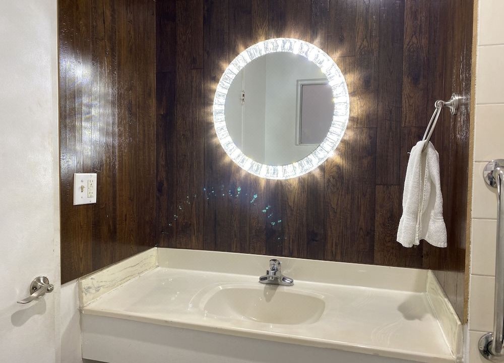 Photo of Bathroom in Orange