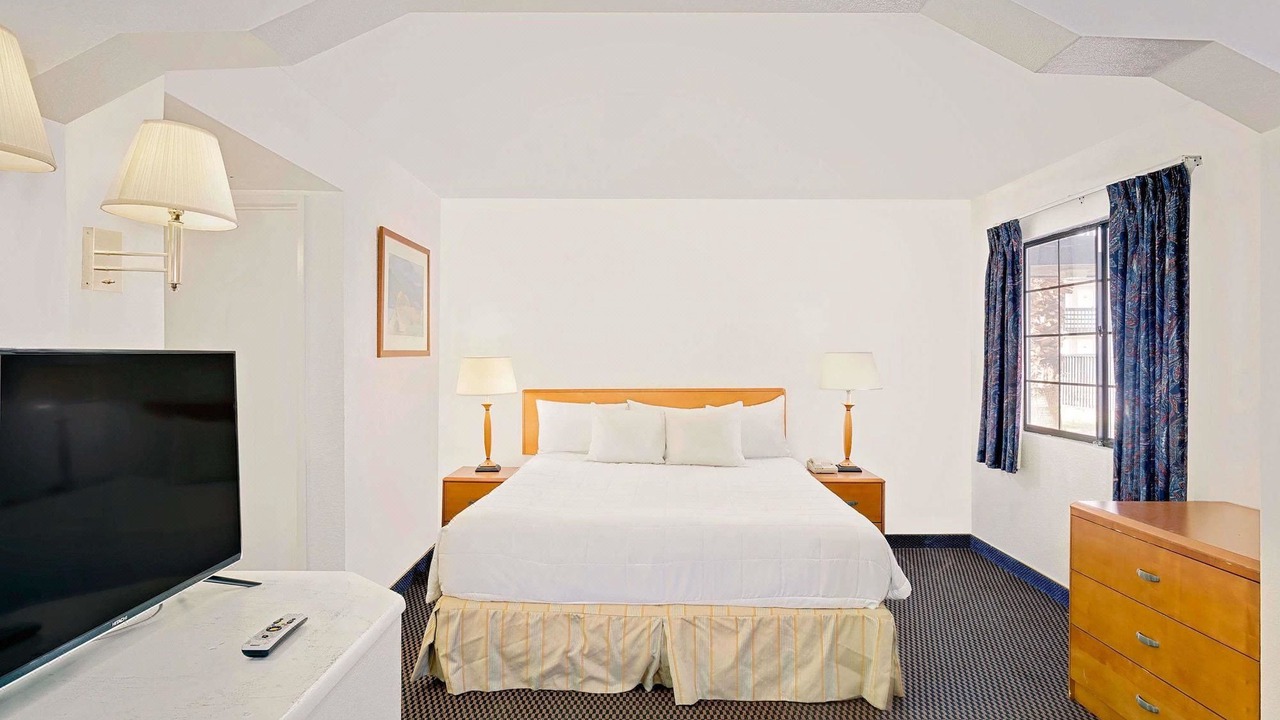 Photo of Bedroom in Needles