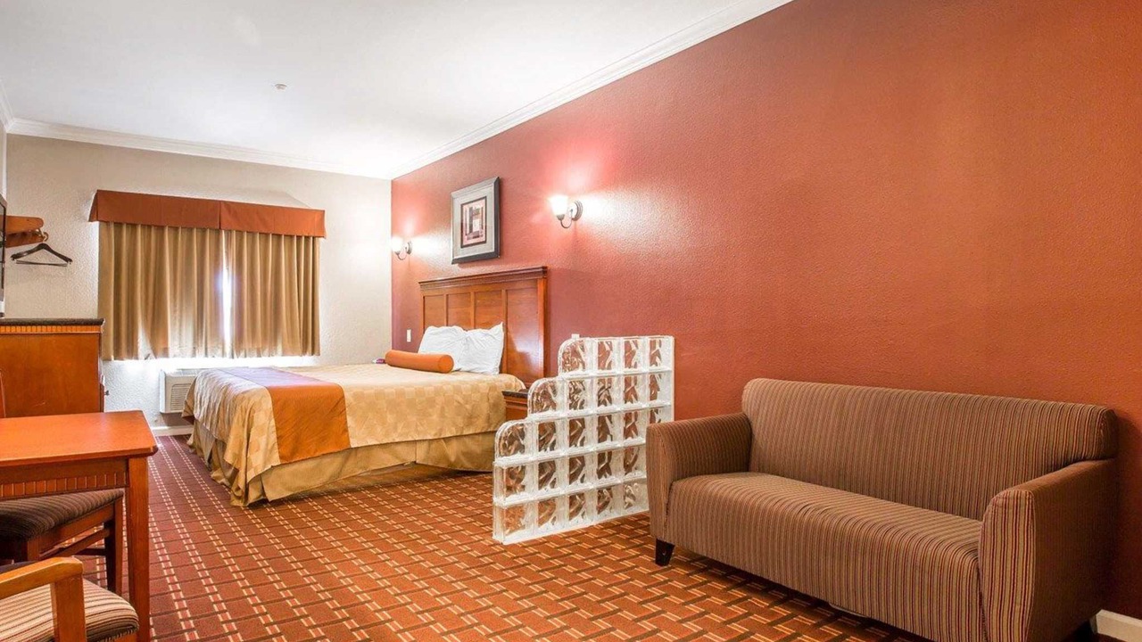 Photo of Livingroom in Lamanda Park