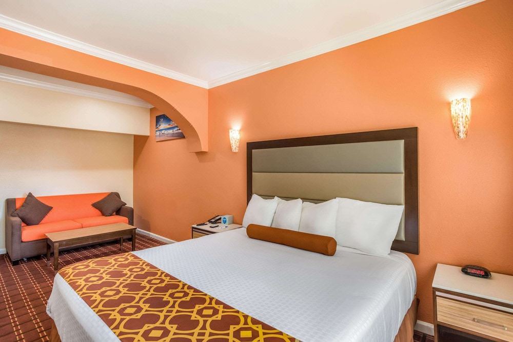Photo of Bedroom in Lamanda Park