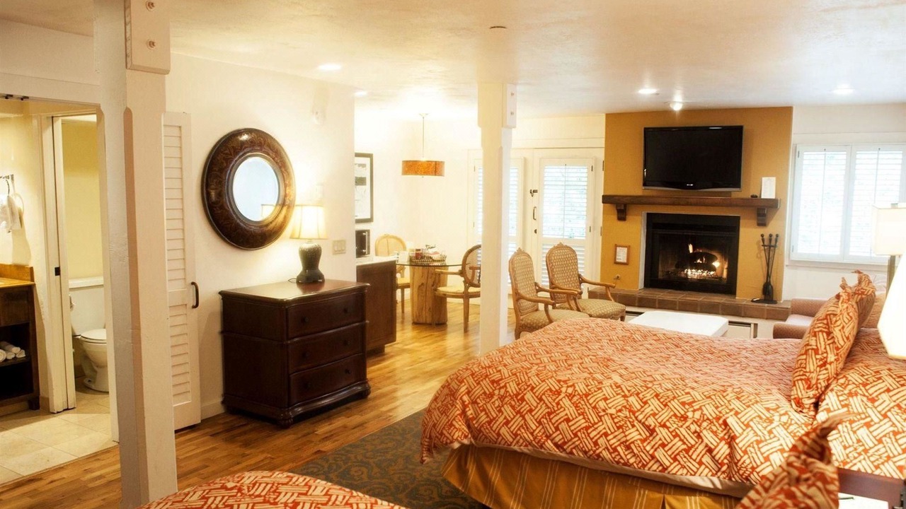Photo of Livingroom in Old Monterey