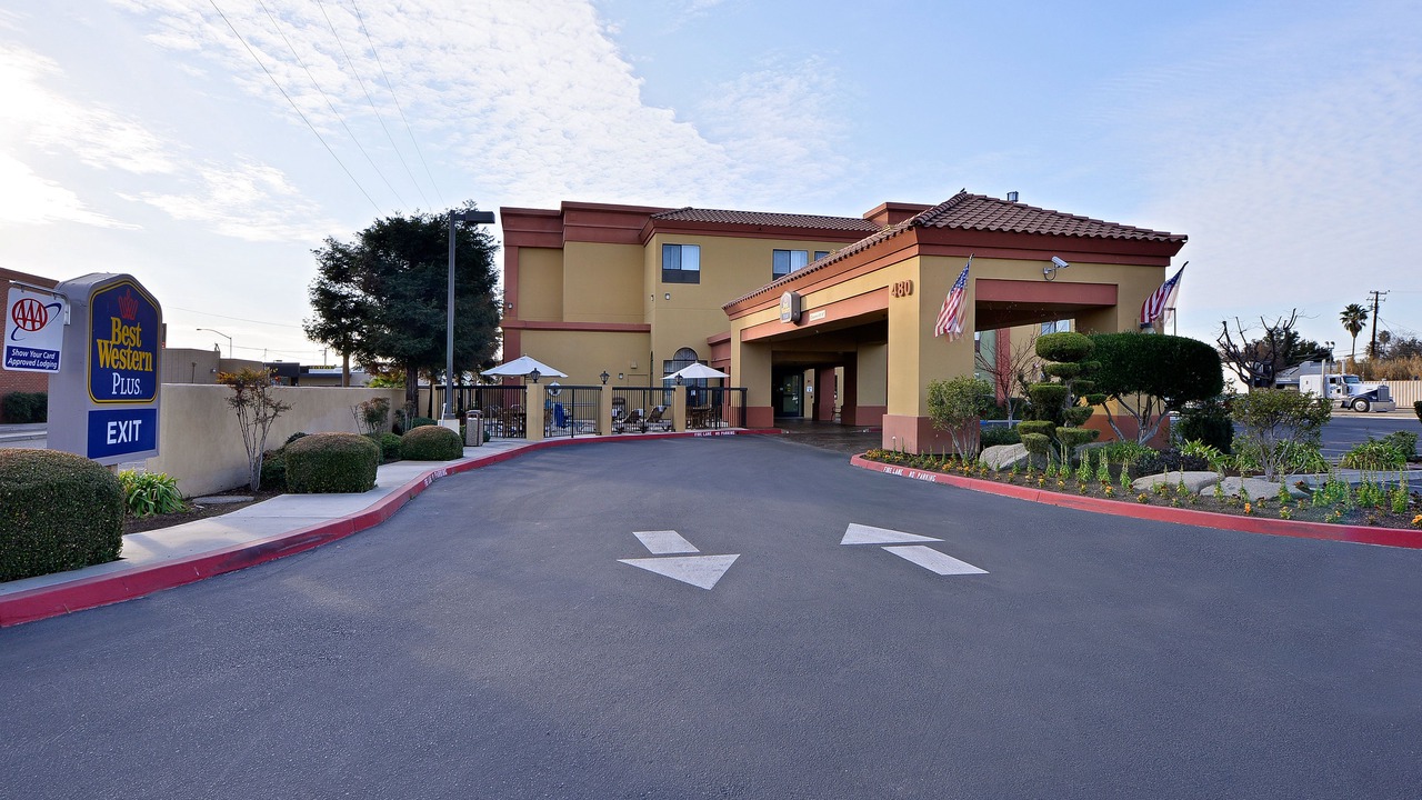 Photo of Buildings in Raisin