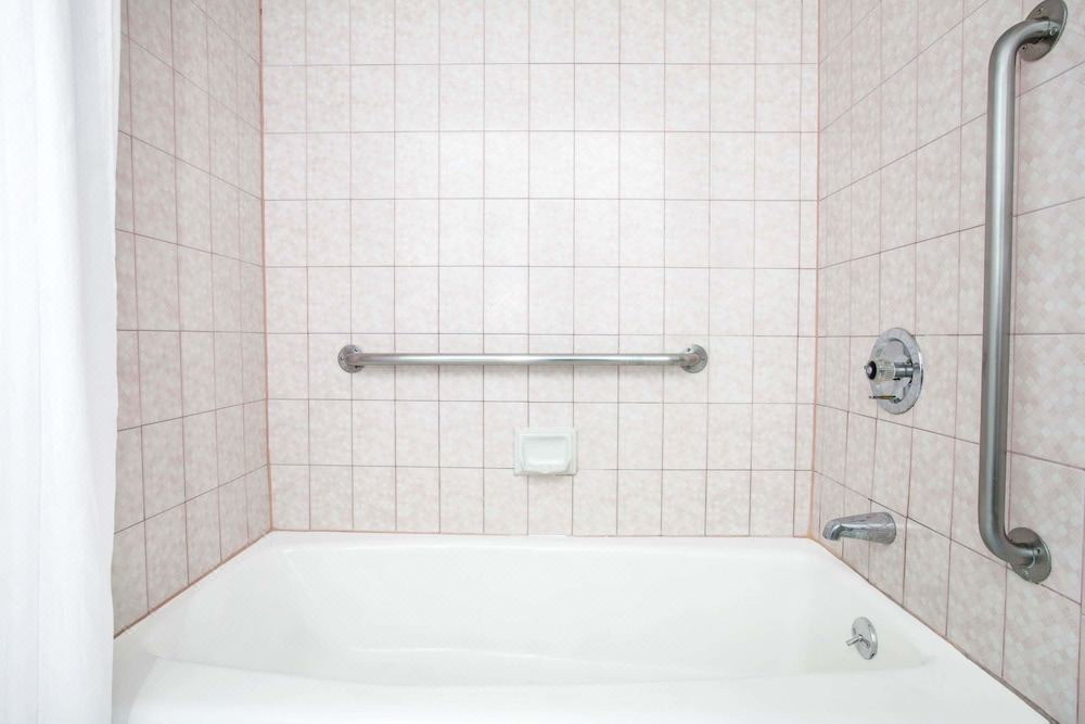 Photo of Bathroom in Lawndale