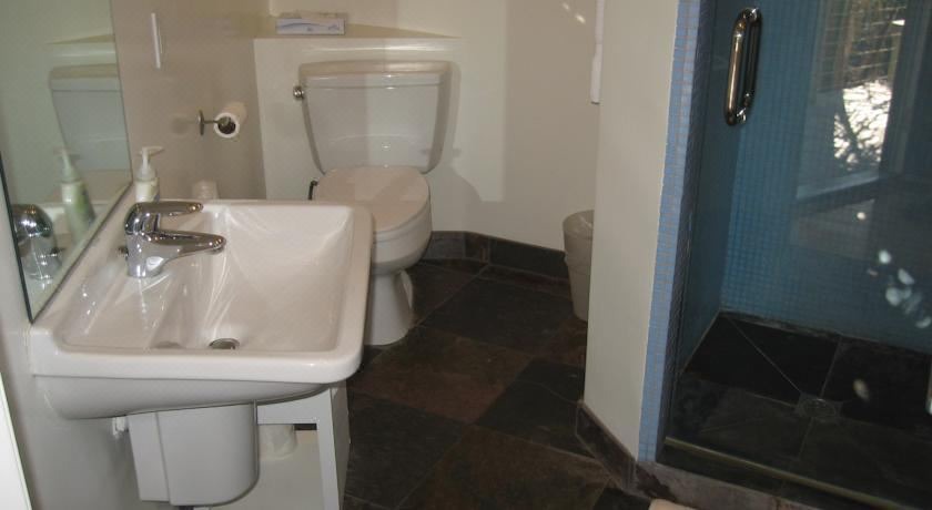 Photo of Bathroom in Eastern Malibu