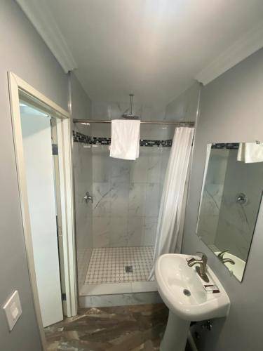 Photo of Bathroom in South Gate