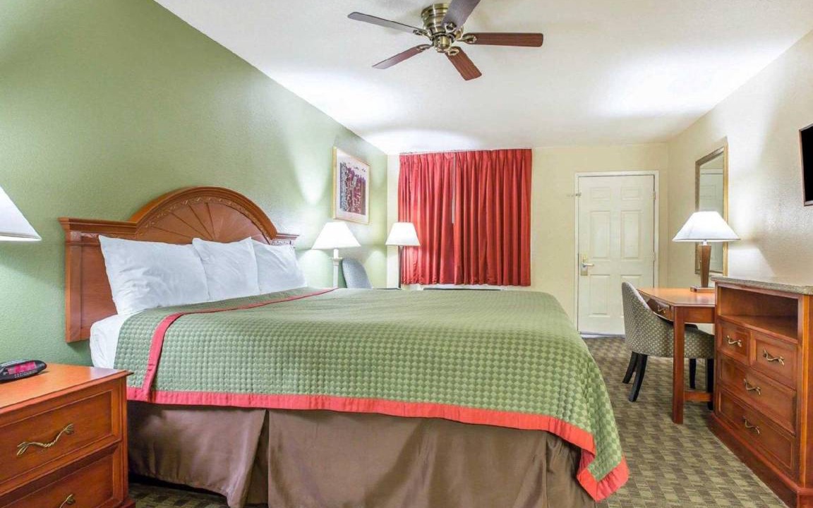 Photo of Bedroom in Delano