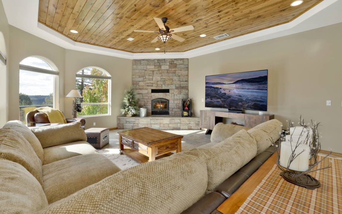 Photo of Livingroom in Castle Glen Estates