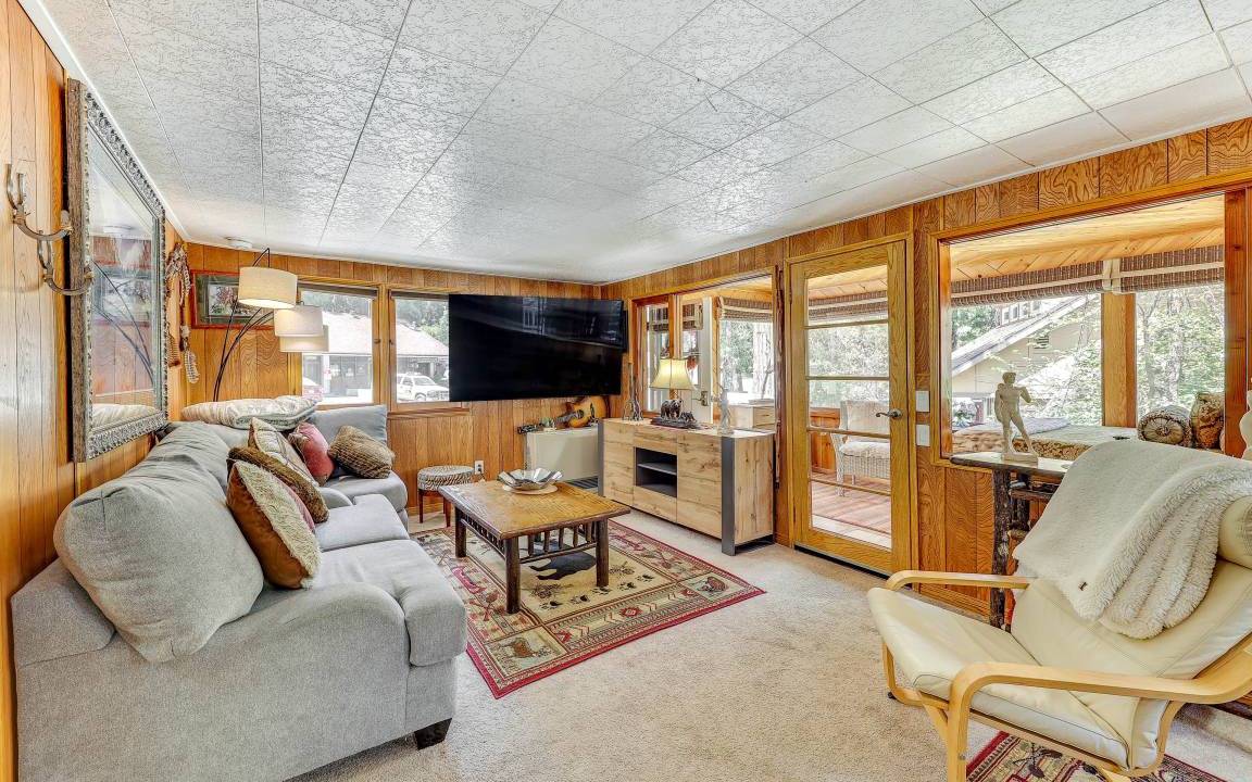 Photo of Livingroom in Forest Falls