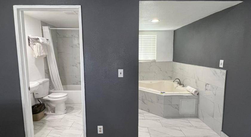 Photo of Bathroom in Sylmar