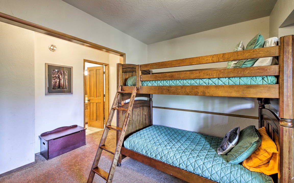 Photo of Bedroom in Lake Arrowhead