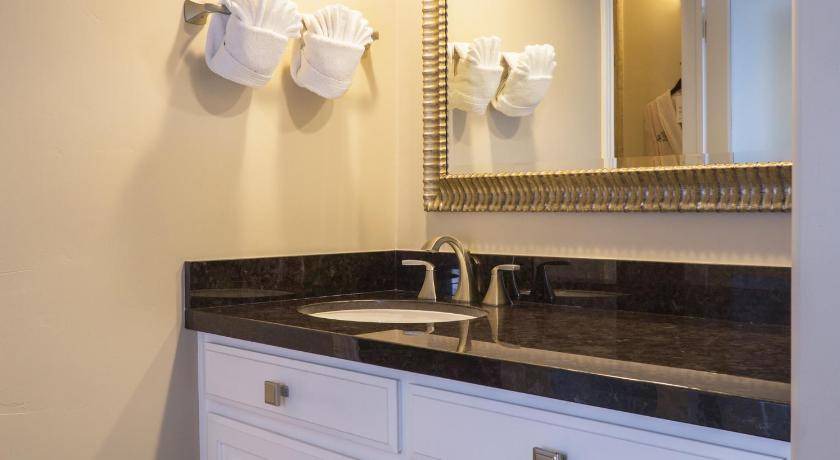 Photo of Bathroom in Golden Rectangle