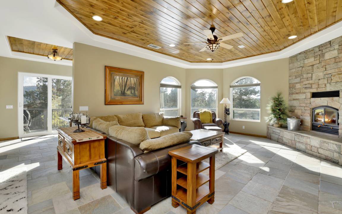 Photo of Livingroom in Castle Glen Estates