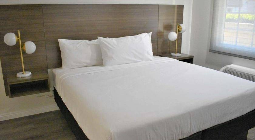 Photo of Bedroom in Anaheim Resort