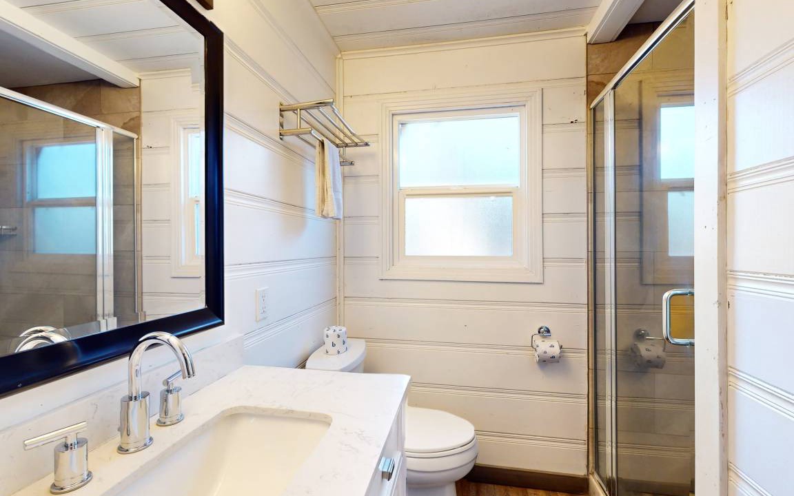 Photo of Bathroom in Lakeside Park