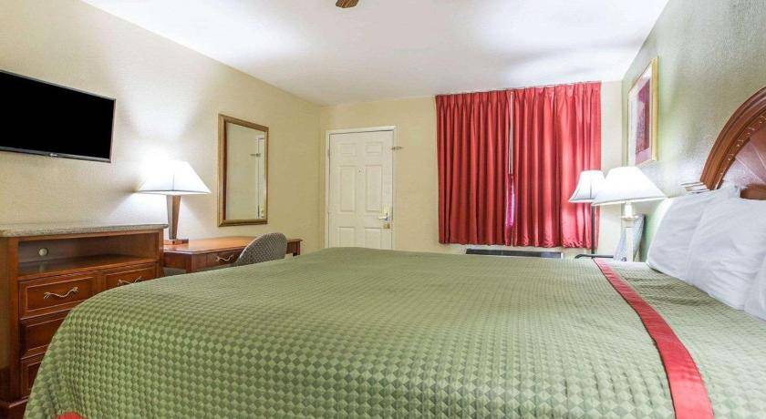 Photo of Bedroom in Delano