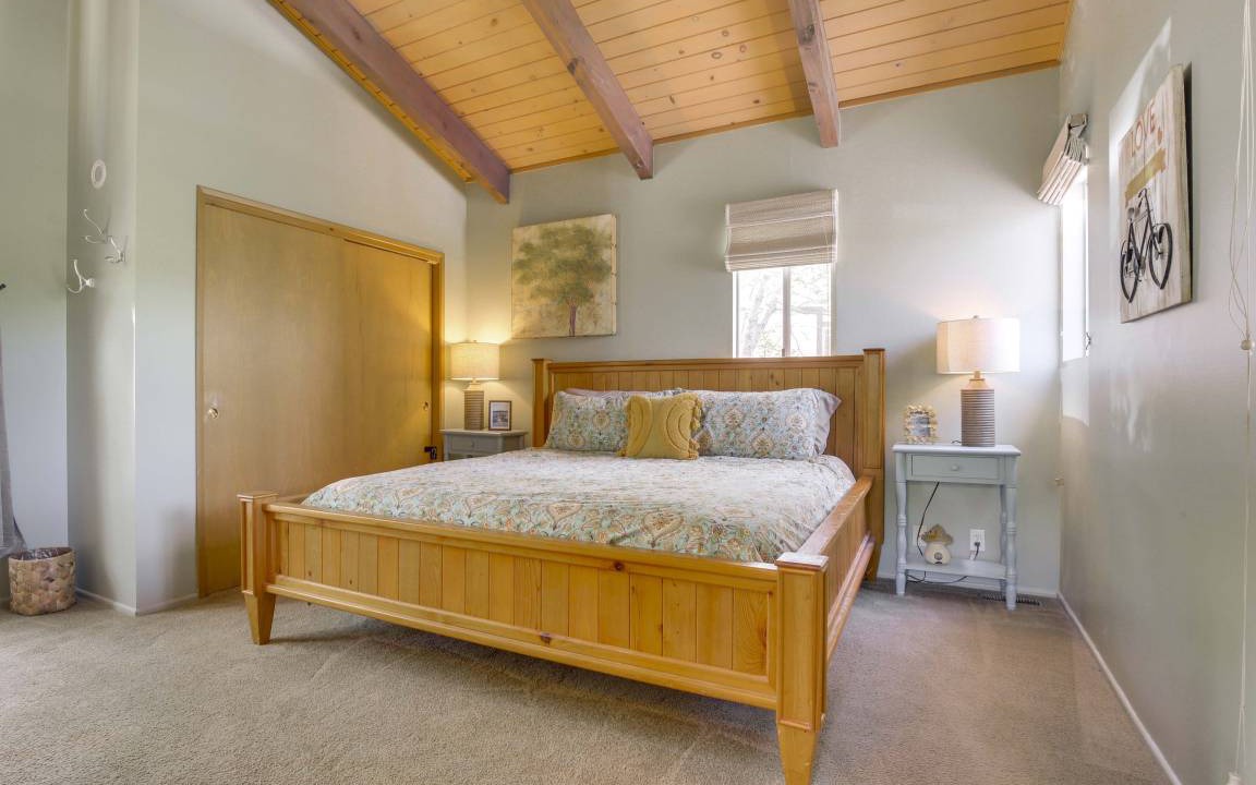 Photo of Bedroom in Lake Arrowhead