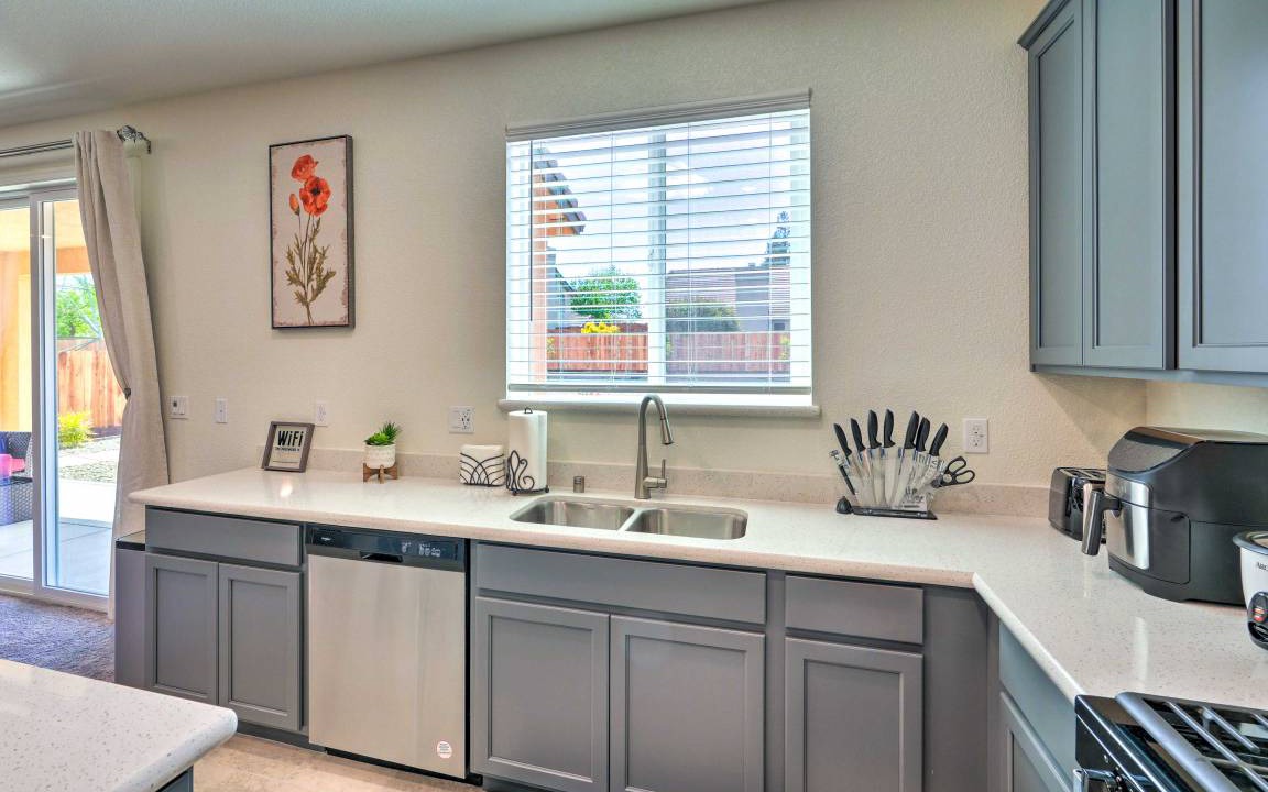 Photo of Kitchen in Hood