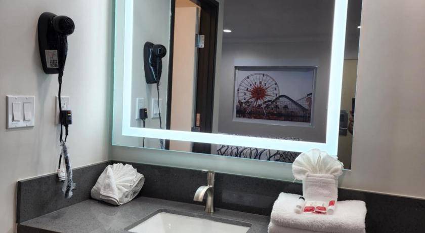 Photo of Bathroom in Northwest Anaheim